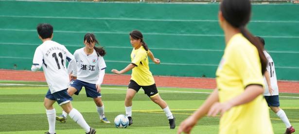 关于女足球员积极备战，全身心投入到比赛中的信息