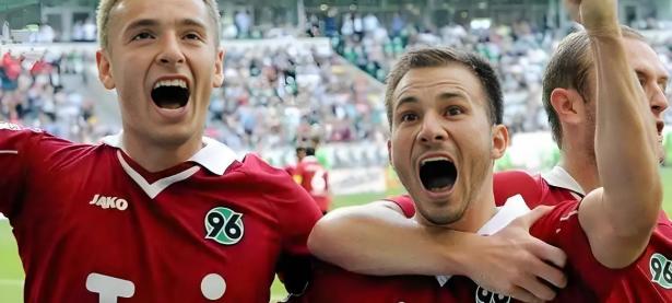 B体育体育登录-包含沙尔克04防线稳固，战胜强队取得胜利的词条