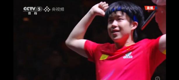 B体育体育网址-赛场上球员的果敢拼搏赢得掌声的简单介绍