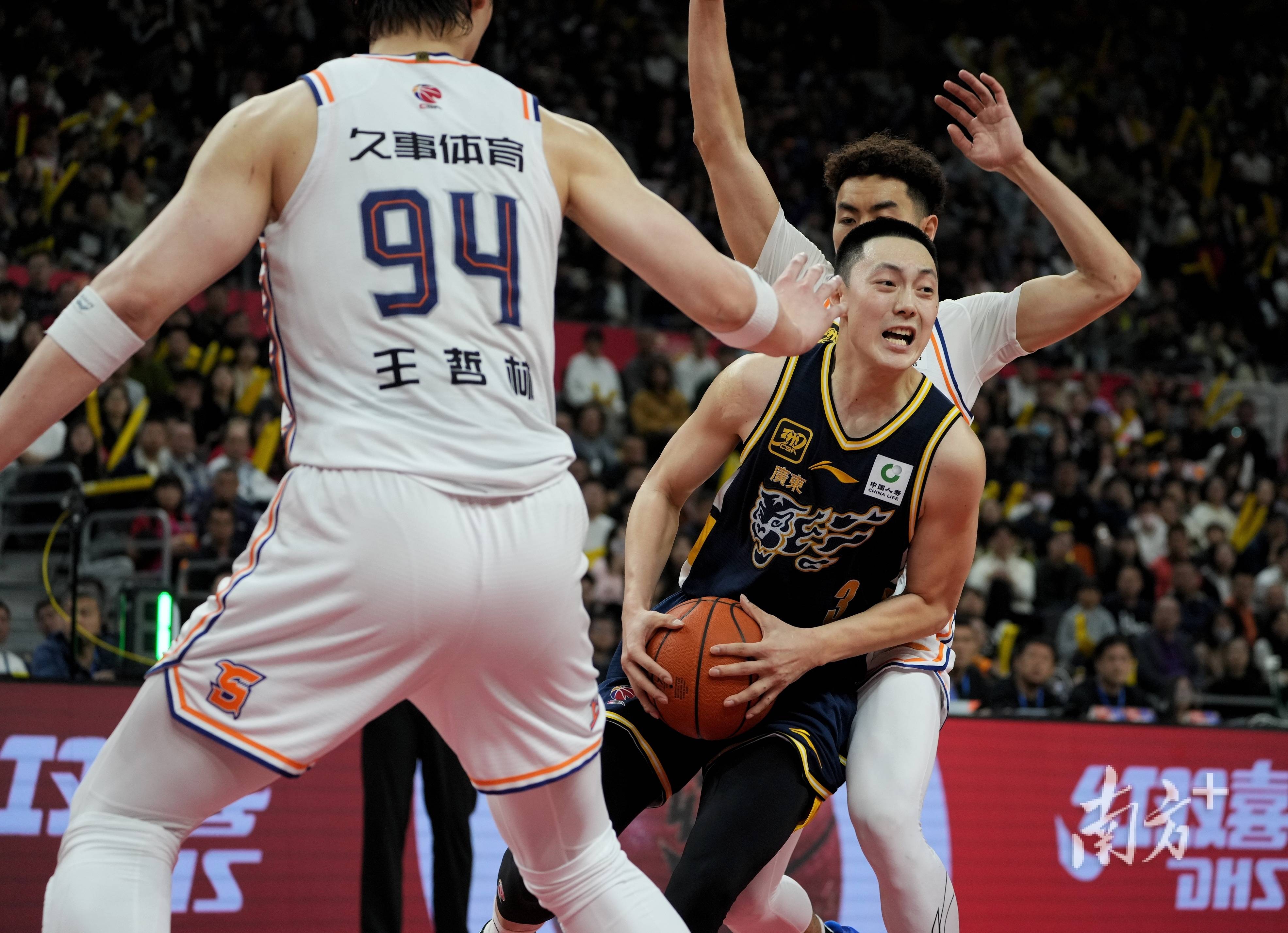 上海主场力克山西，继续领先