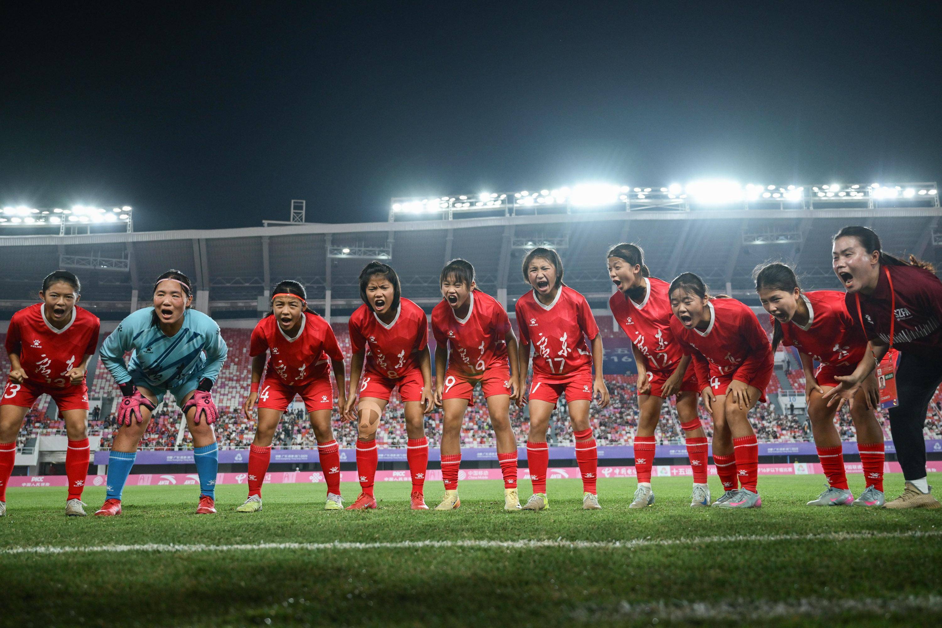 紧张比赛屡见绝杀,场面激烈! 紧张比赛屡见绝杀,场面激烈!