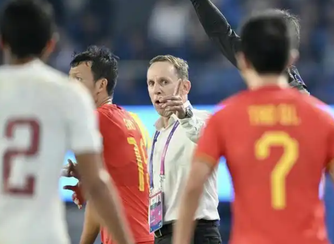 里尔解约老将球员,引发球迷热议 里尔解约老将球员,引发球迷热议