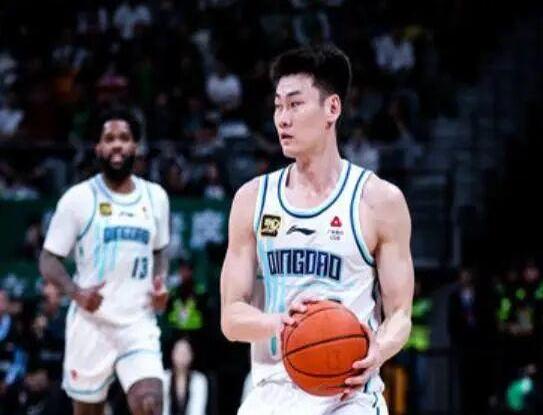 国际顶尖球队争夺荣耀,角逐激烈异常 国际顶尖球队争夺荣耀,角逐激烈异常