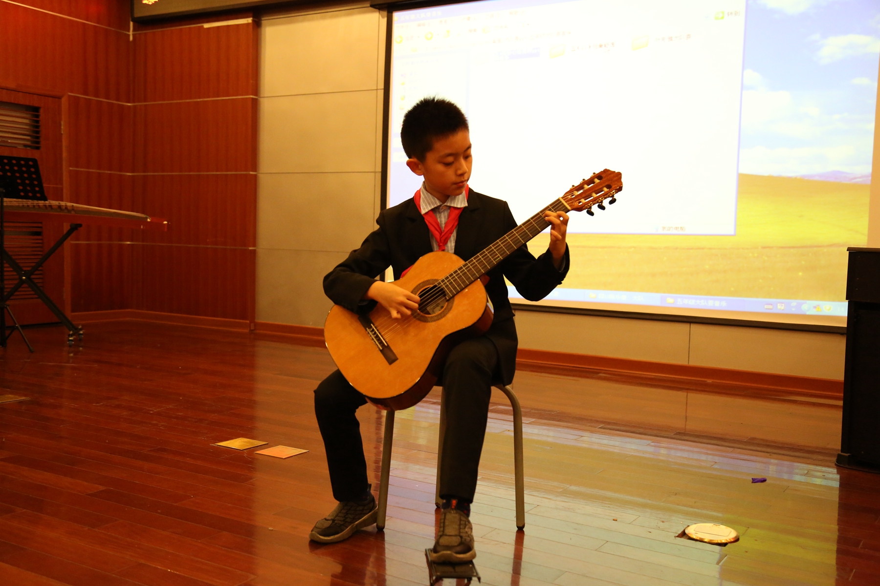 法国队迎来挑战扬帆起航向胜利的简单介绍