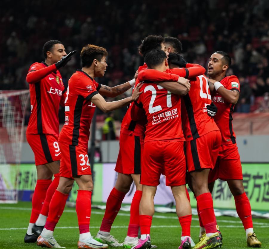 东亚劲旅迎来胜利，球迷沸腾