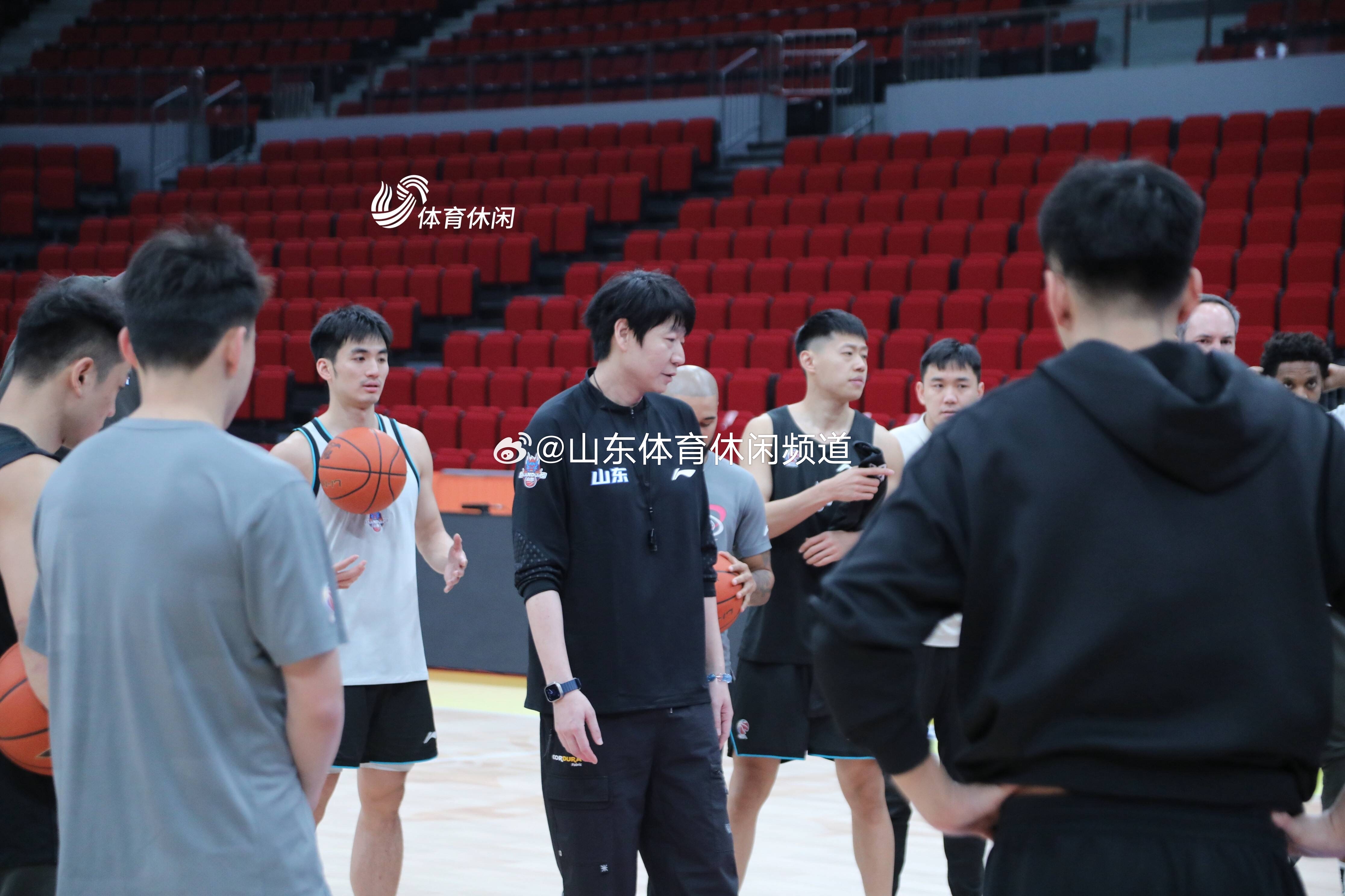 山东高速队主教练赞叹球队团结合作精神 山东高速队主教练赞叹球队团结合作精神