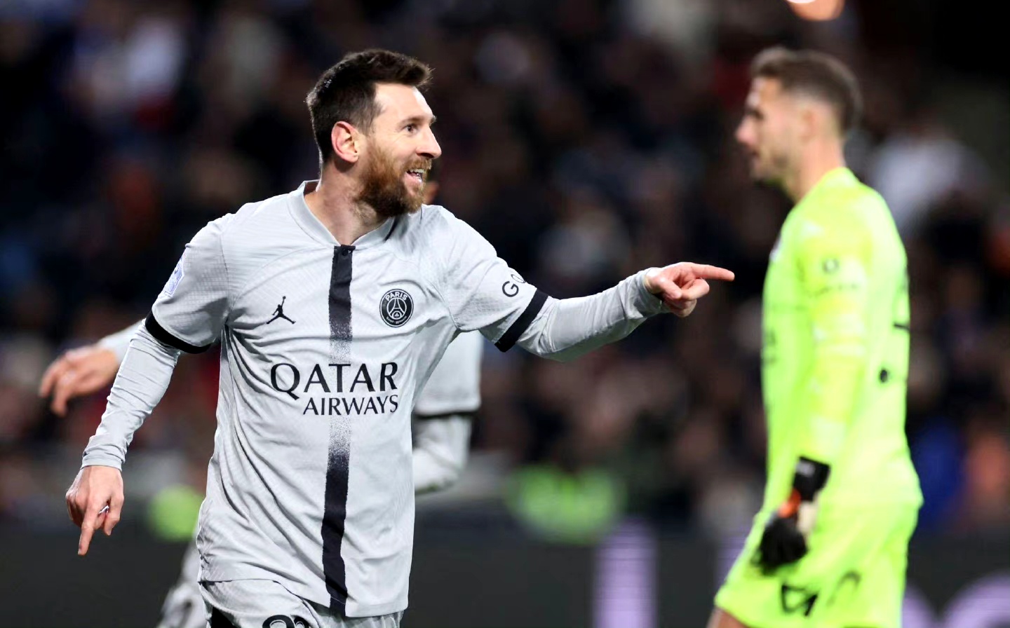 关于法兰克福主场大胜柏林赫塔，稳步上升领跑积分的信息