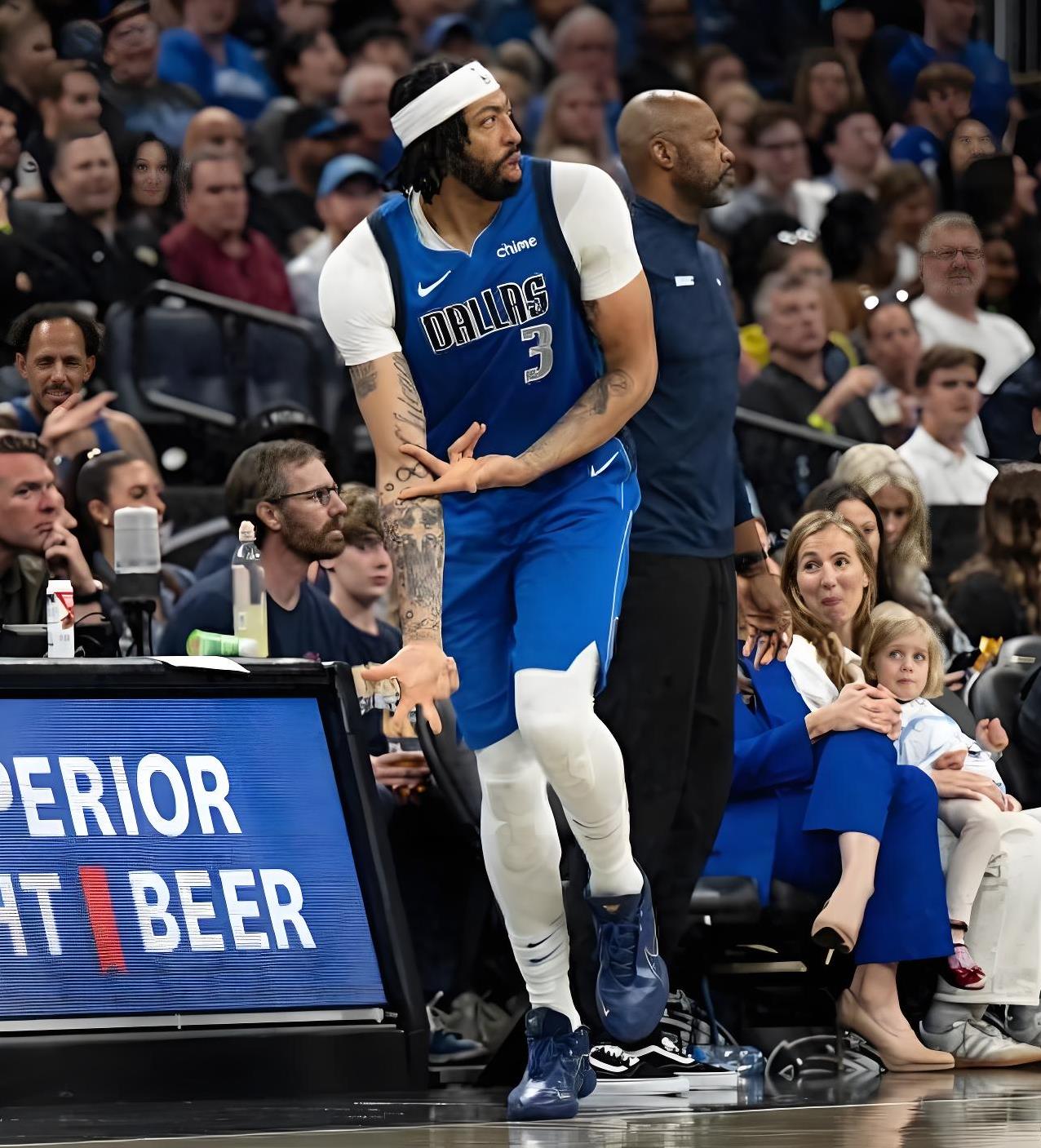 独行侠击败湖人,浓眉不敌西弗的简单介绍 独行侠击败湖人,浓眉不敌西弗的简单介绍