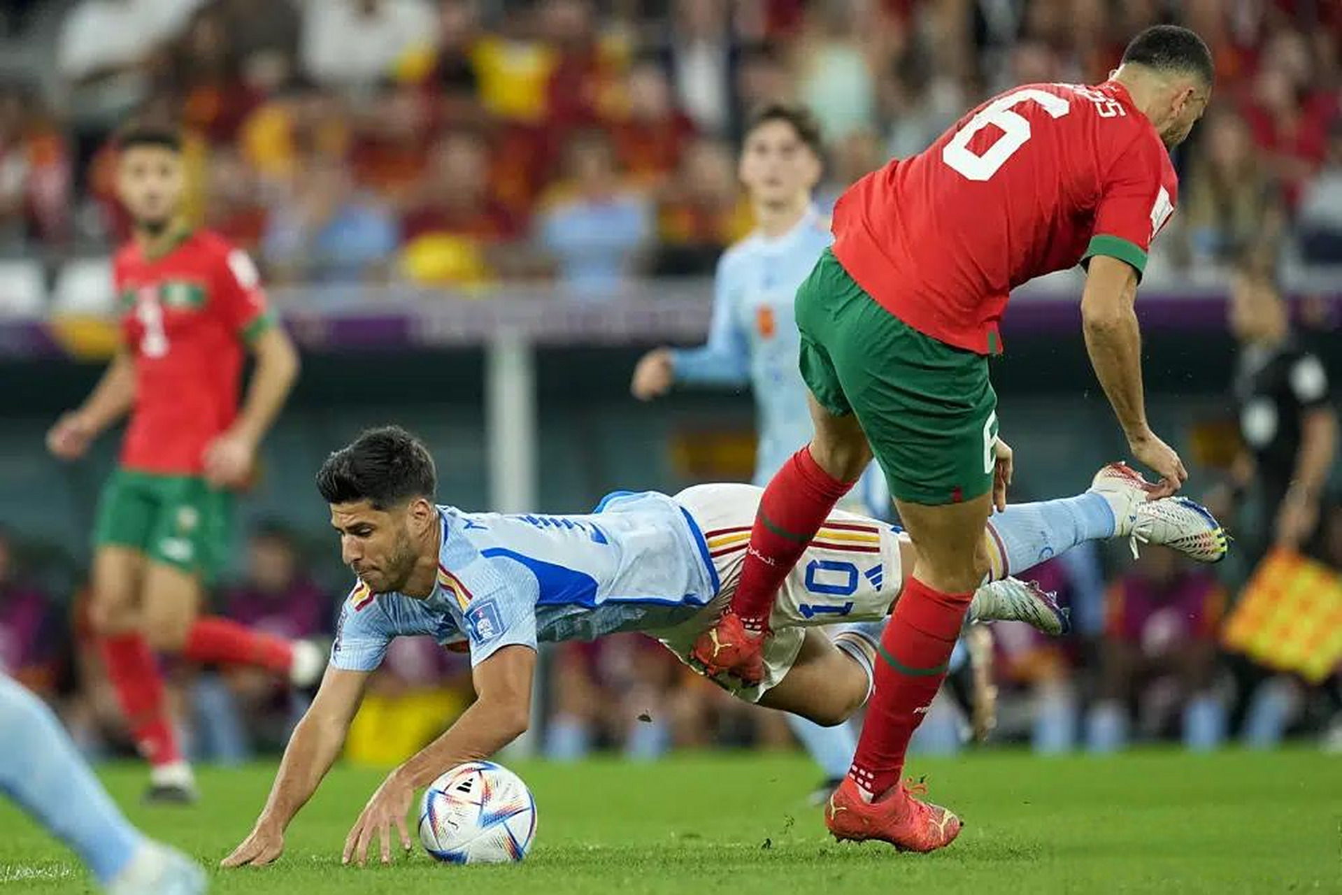 摩洛哥队在比赛中奋力一搏的简单介绍 摩洛哥队在比赛中奋力一搏的简单介绍