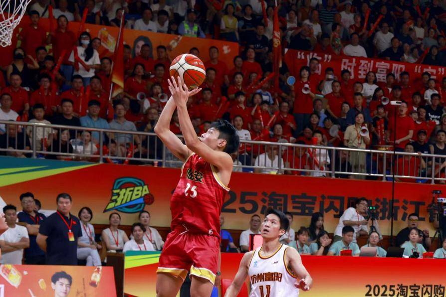 球场上热情澎湃,篮球比赛精彩纷呈的简单介绍 球场上热情澎湃,篮球比赛精彩纷呈的简单介绍