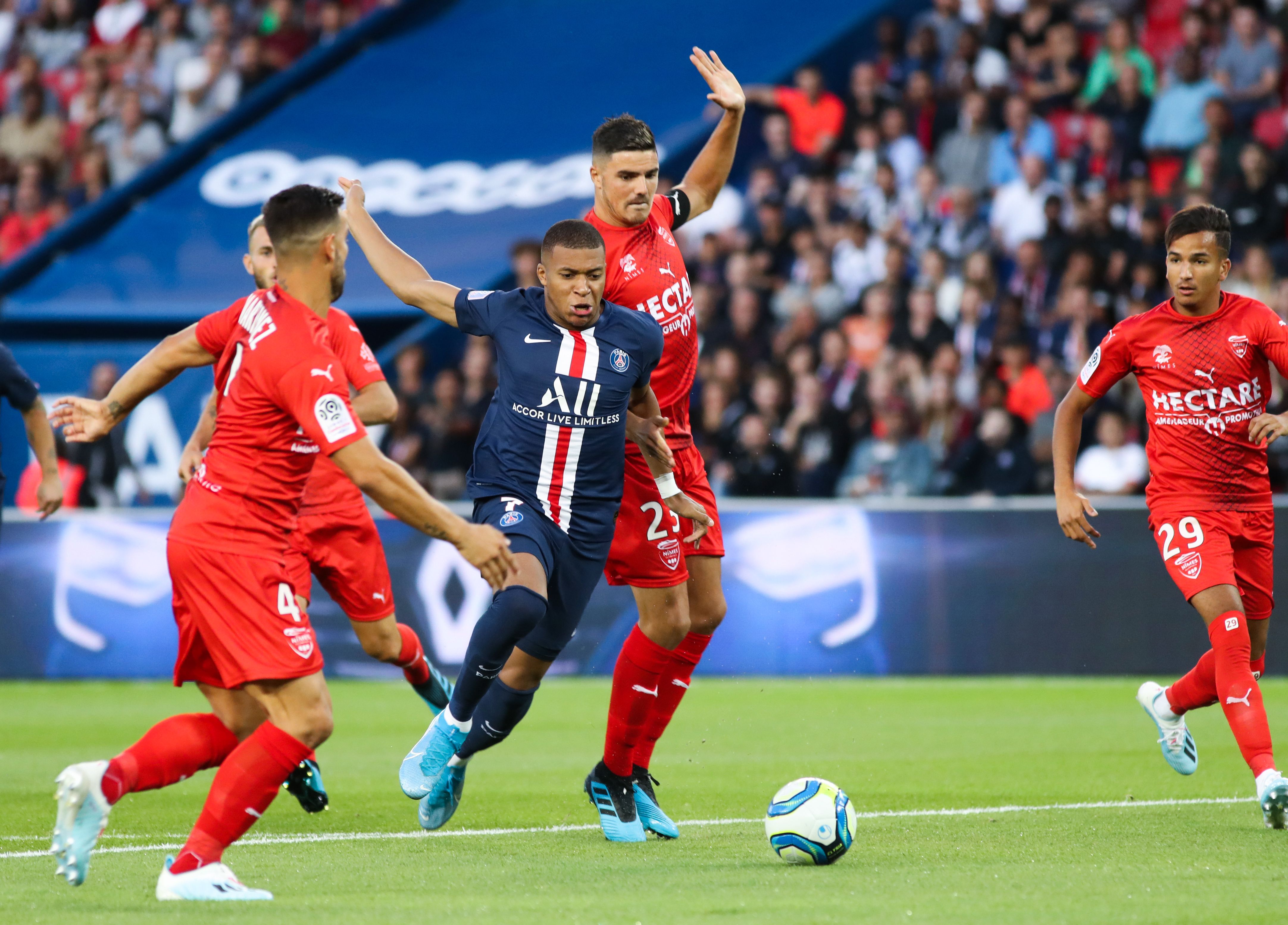 尼姆球员在周末与阿雅克肖一决高下 尼姆球员在周末与阿雅克肖一决高下