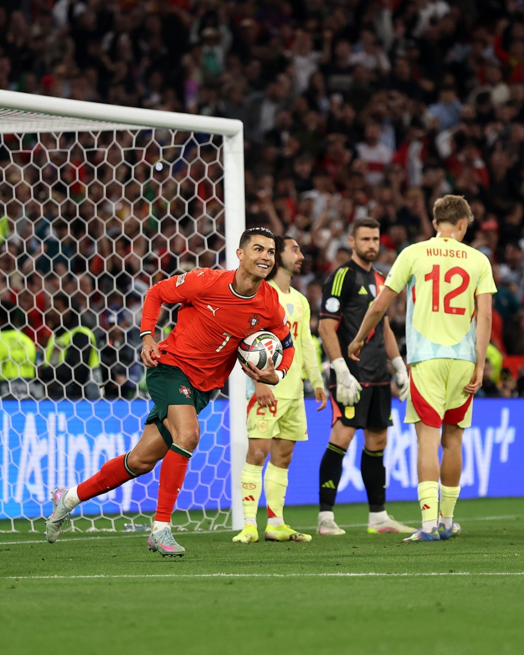 欧国联半决赛火热展开,巴西队实力压制 欧国联半决赛火热展开,巴西队实力压制