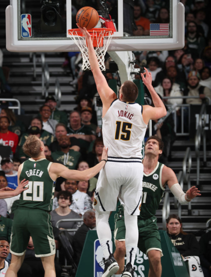 雄鹿击败活塞，继续领跑东部